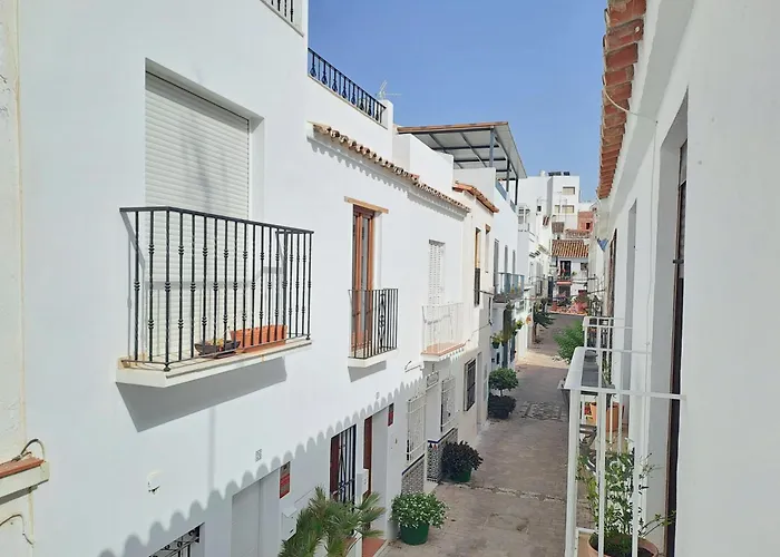 Noctua Estepona Old Town 025